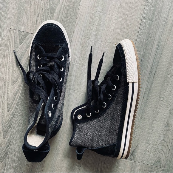 Women’s Hightop Elise Faux Fur Converse Sneaker. True to size - Picture 13 of 13